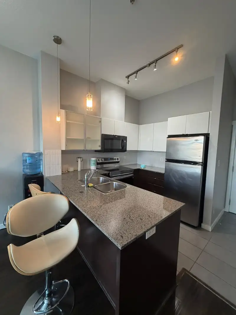 531 13733 107A AVENUE - photo 2 of 9