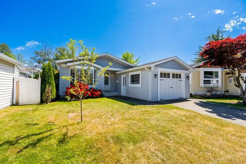 5224 REGATTA WAY - photo 2 of 37