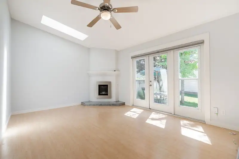 5224 REGATTA WAY - photo 3 of 37