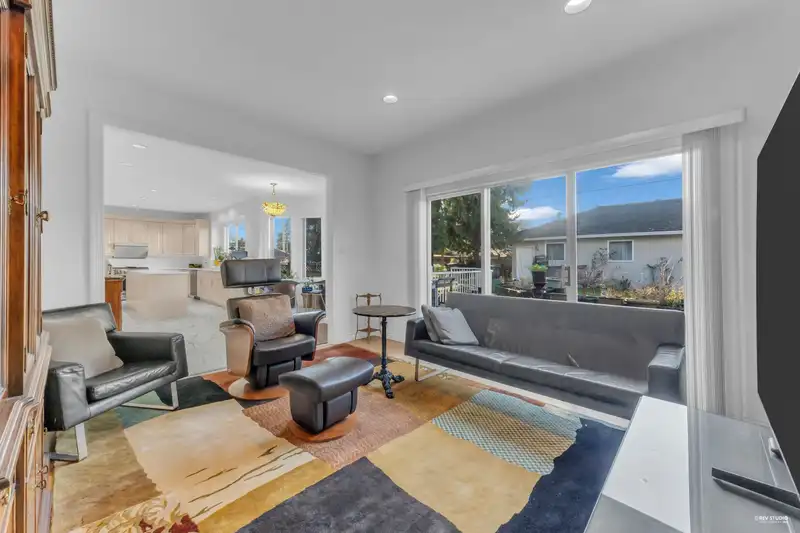 6835 HEATHER STREET - photo 4 of 34