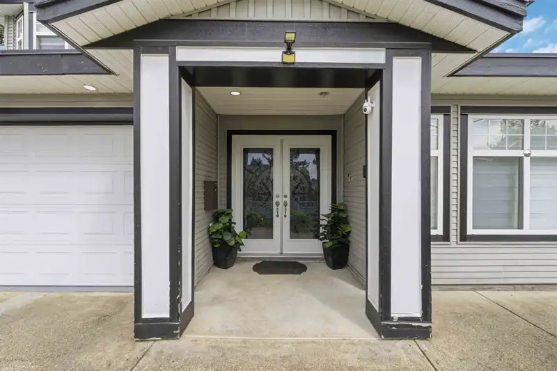 13869 BRENTWOOD CRESCENT - photo 4 of 30