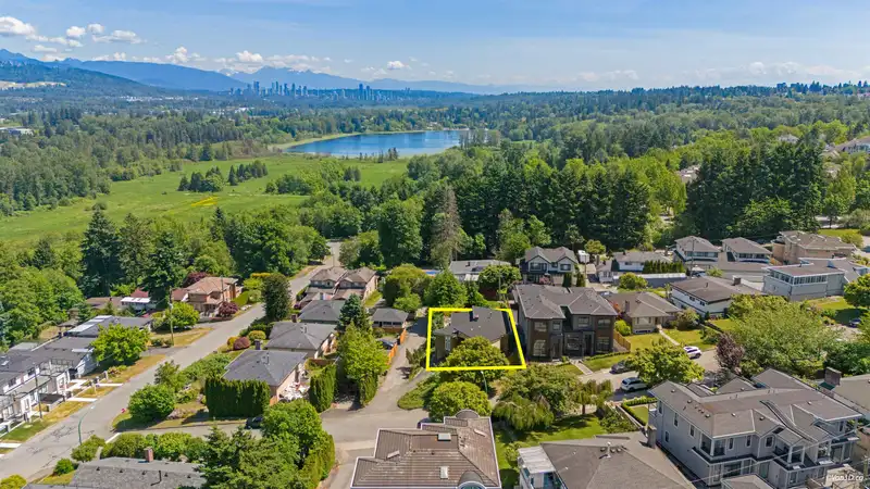 5578 OAKGLEN DRIVE - photo 1 of 28