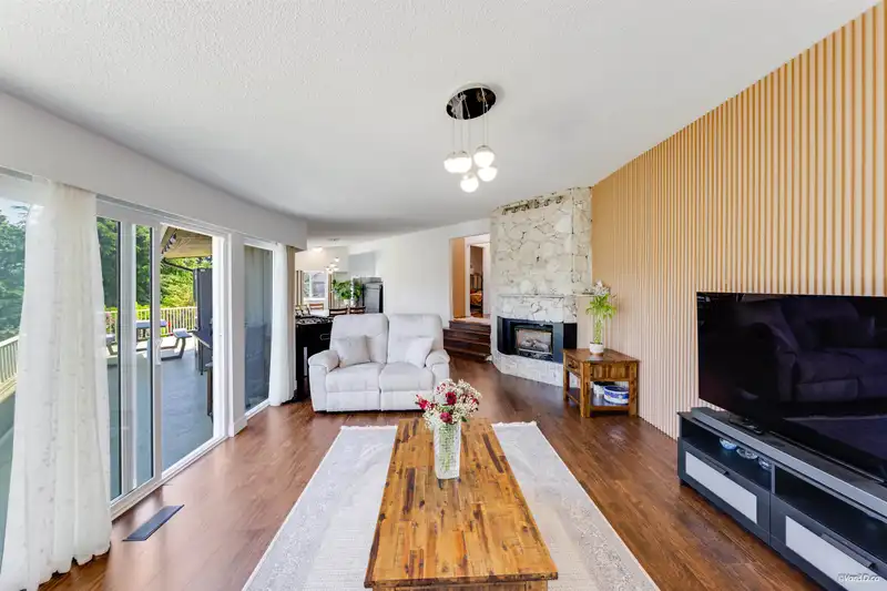 5578 OAKGLEN DRIVE - photo 4 of 28