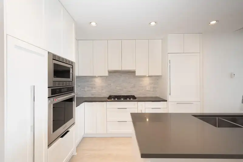 306 3873 CATES LANDING WAY - photo 4 of 38