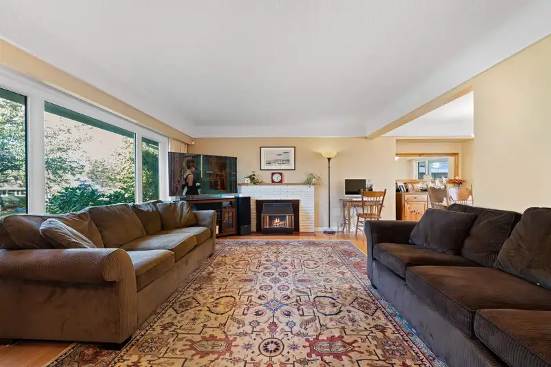 4860 SOUTHLAWN DRIVE - photo 3 of 30