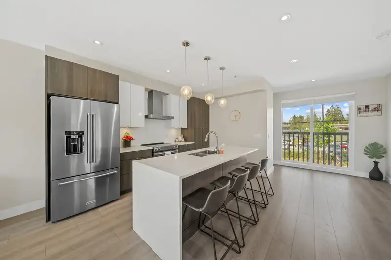 1 24086 104 AVENUE - photo 4 of 38