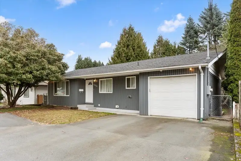 7626 WREN STREET - photo 2 of 31