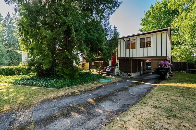19850 54 AVENUE - photo 1 of 30