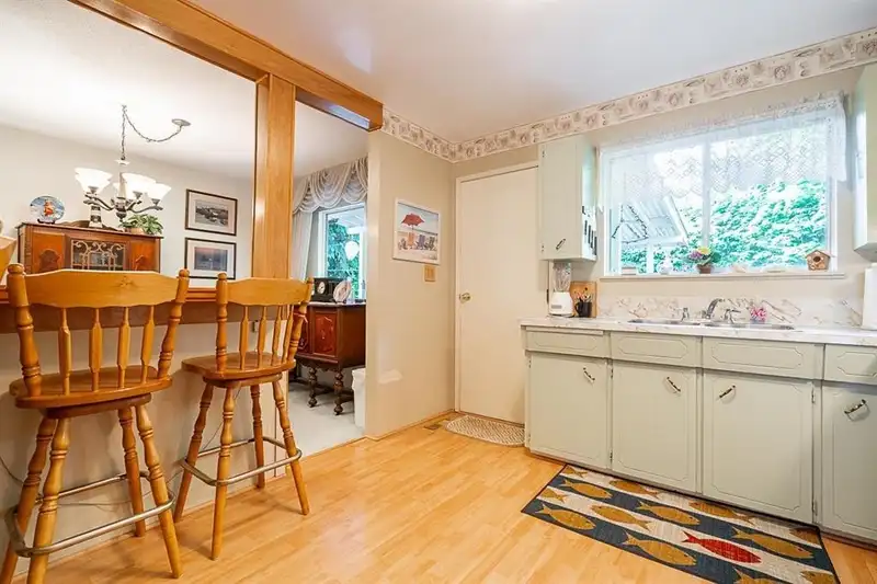 19850 54 AVENUE - photo 4 of 30