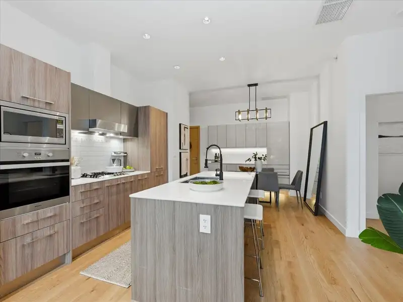 107 2221 E 30TH AVENUE - photo 3 of 37