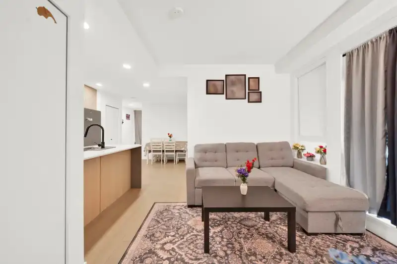205 13439 94A AVENUE - photo 1 of 40