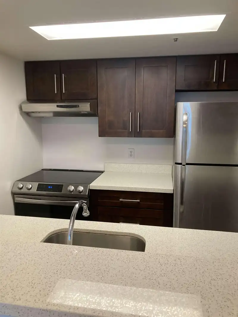 405 789 DRAKE STREET - photo 4 of 10