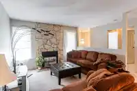 2253 WILLOUGHBY WAY - thumbnail 2
