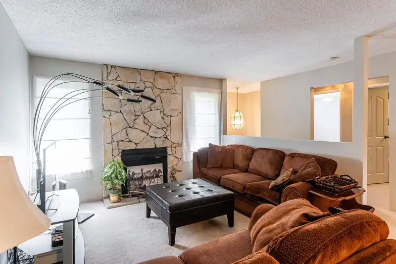 2253 WILLOUGHBY WAY - photo 2 of 40