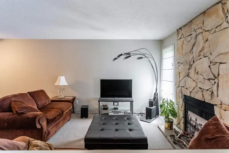 2253 WILLOUGHBY WAY - photo 4 of 40