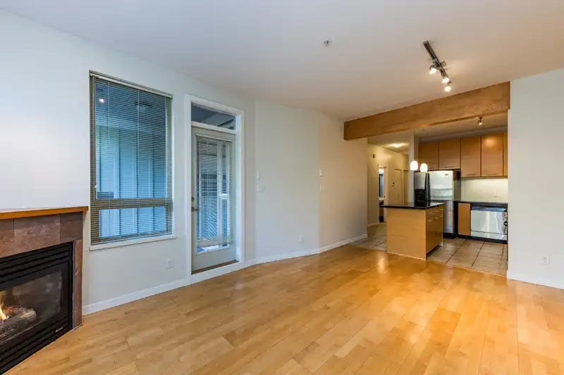 208 560 RAVEN WOODS DRIVE - photo 2 of 32