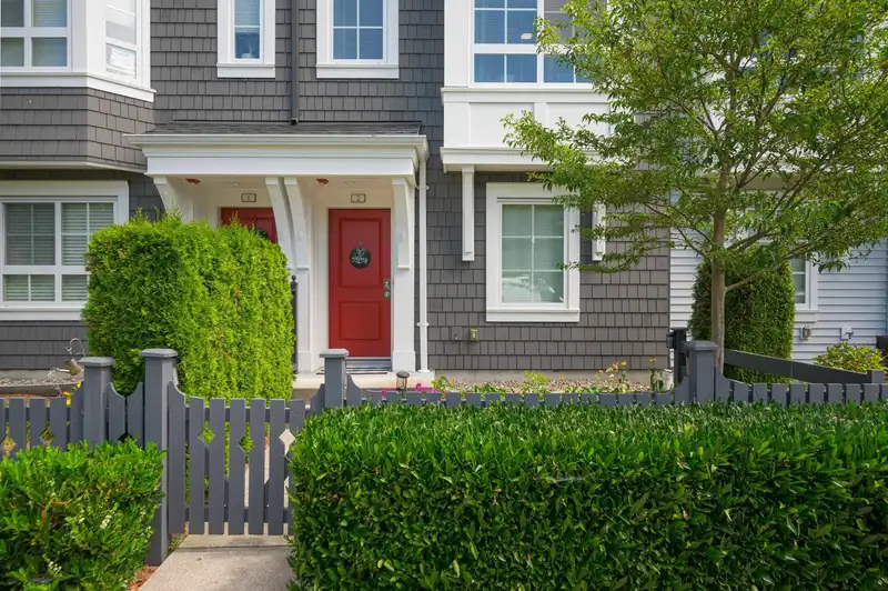 2 8476 207A STREET - photo 3 of 35