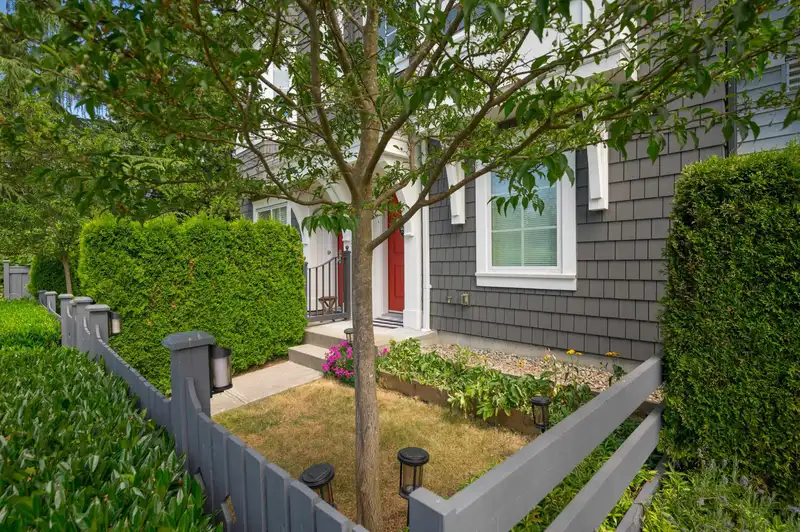 2 8476 207A STREET - photo 4 of 35
