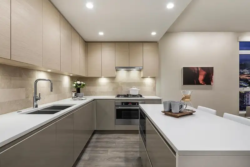 4210 2108 GILMORE AVENUE - photo 2 of 18