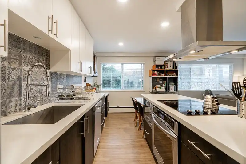 213 36 E 14TH AVENUE - photo 1 of 22