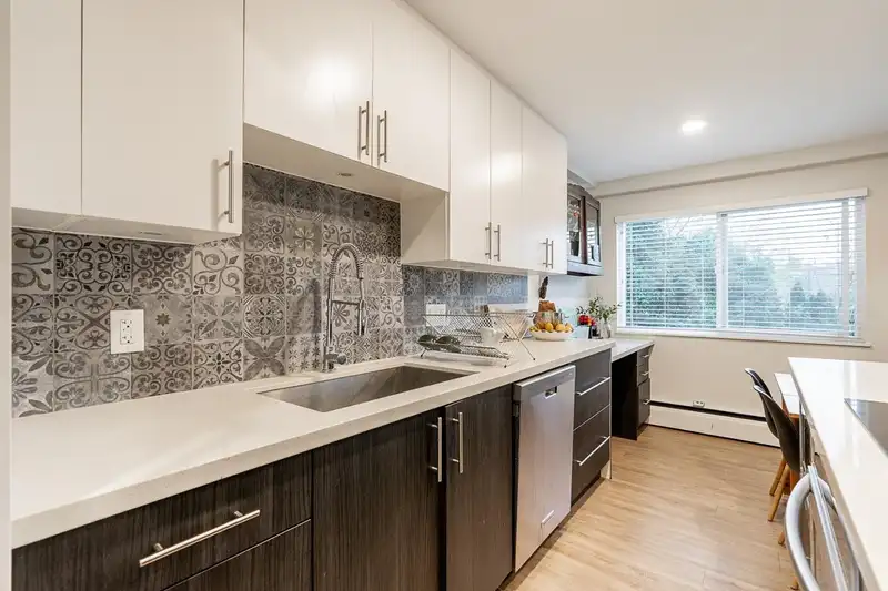 213 36 E 14TH AVENUE - photo 2 of 22