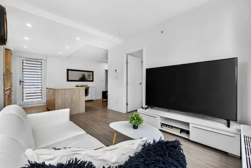 809 13615 FRASER HIGHWAY - photo 4 of 40