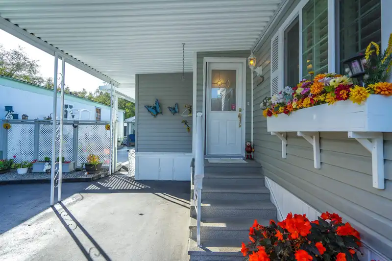 28 2270 196 STREET - photo 3 of 40