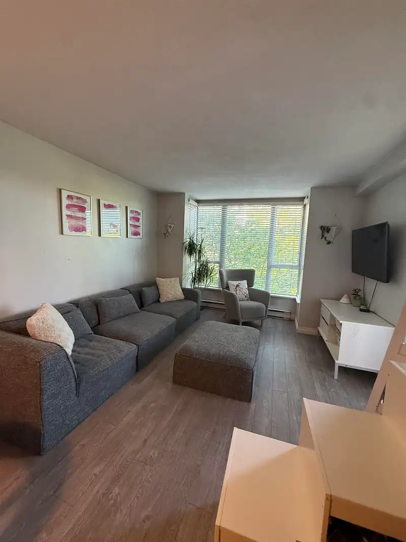 303 5189 GASTON STREET - photo 2 of 30