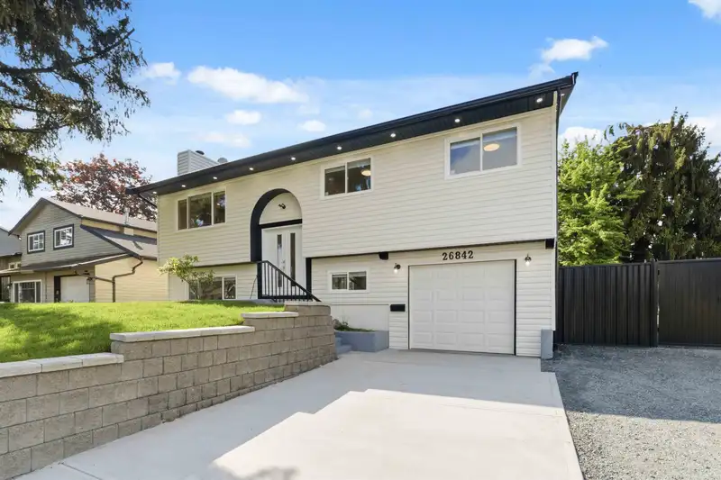 26842 32A AVENUE - photo 3 of 40