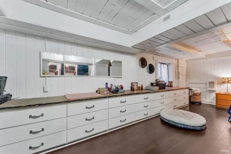 20288 43A AVENUE - photo 3 of 18