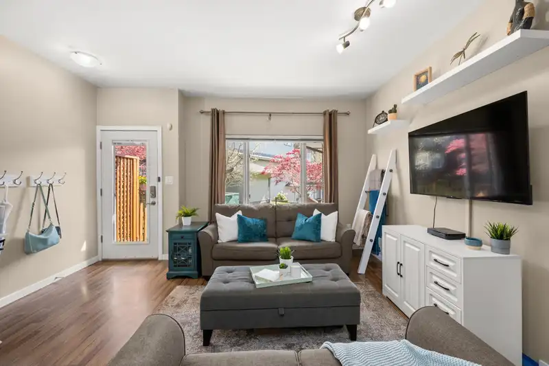 146 18701 66 AVENUE - photo 4 of 40
