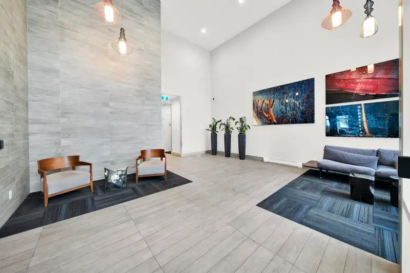 307 200 NELSON'S CRESCENT - photo 2 of 35
