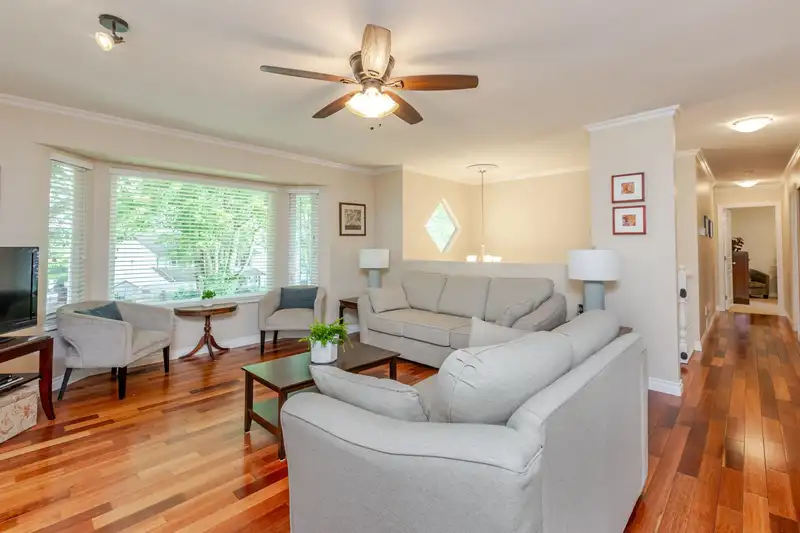 21350 89 AVENUE - photo 4 of 40