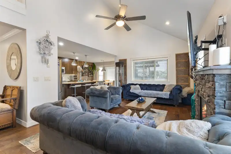 27858 LEDUNNE AVENUE - photo 4 of 40