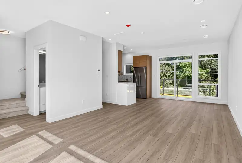 46 4337 BOUNDARY ROAD - photo 3 of 29