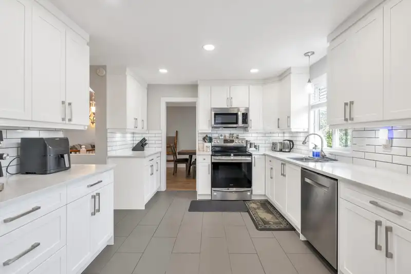 3149 GOLDFINCH STREET - photo 3 of 40