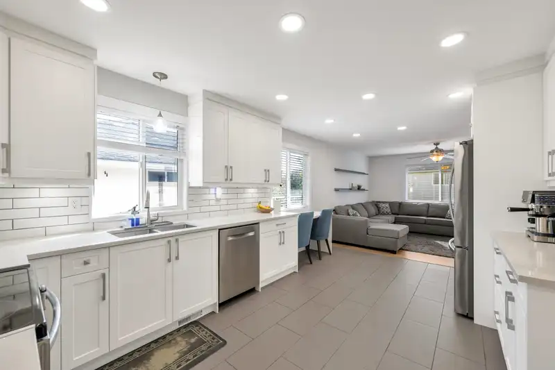 3149 GOLDFINCH STREET - photo 4 of 40