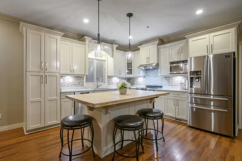21514 DONOVAN AVENUE - photo 3 of 36