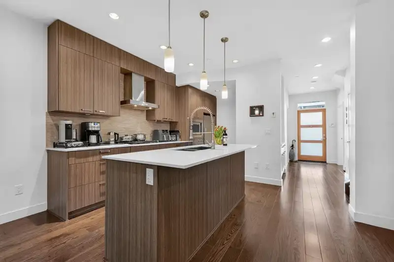 621 14TH STREET - photo 3 of 28