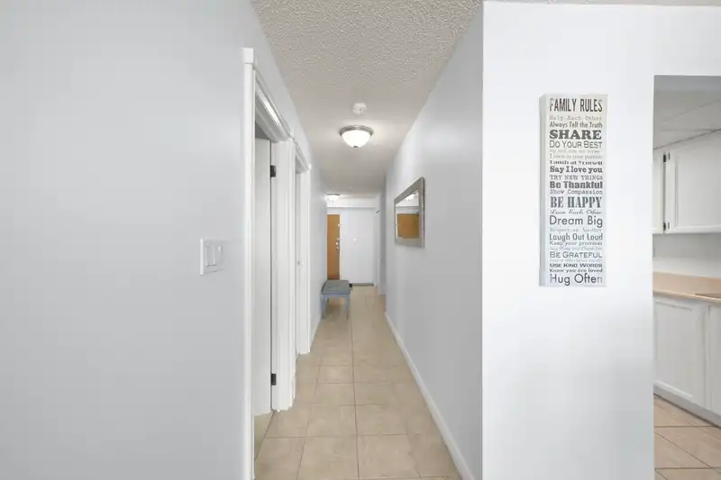 301 11881 88 AVENUE - photo 3 of 27