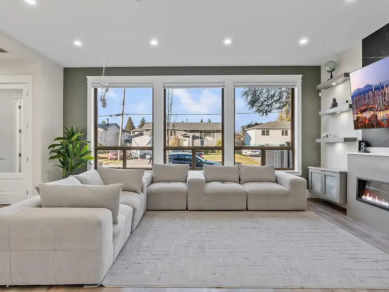8144 116A STREET - photo 4 of 38