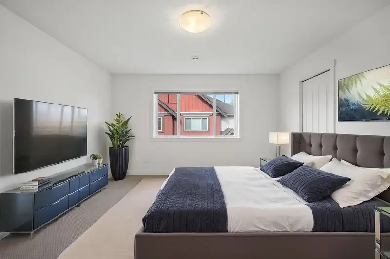 15 9699 SILLS AVENUE - photo 3 of 39