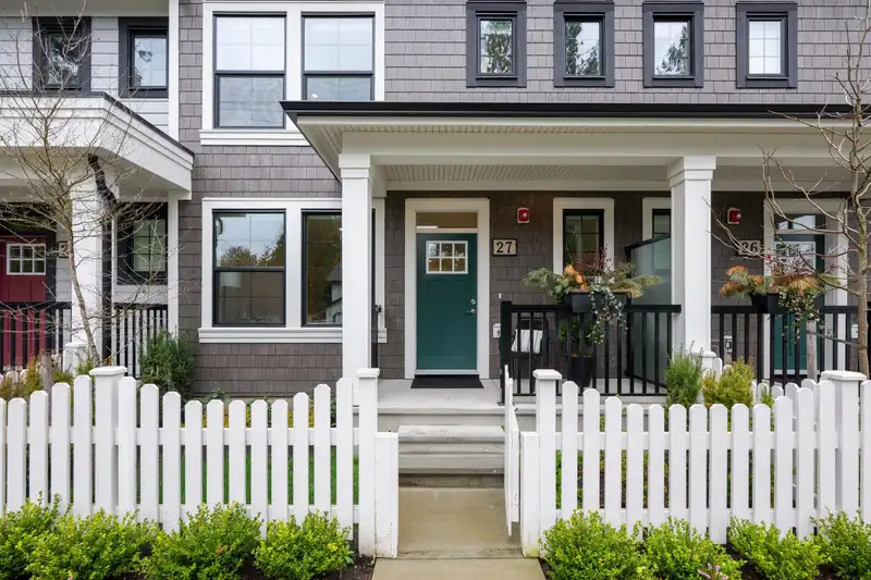 37 9122 KING STREET - photo 3 of 33