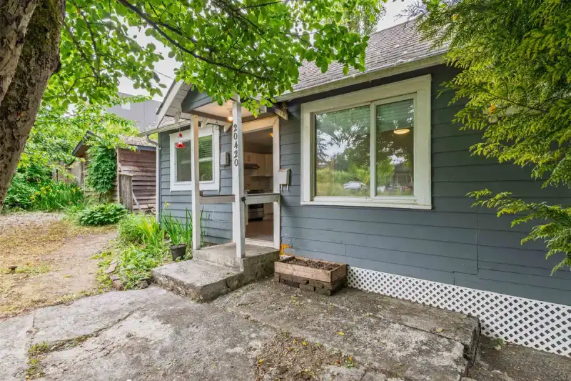20420 LORNE AVENUE - photo 1 of 23