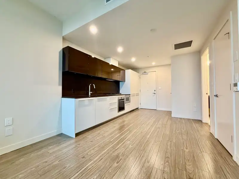 2501 6383 MCKAY AVENUE - photo 2 of 8