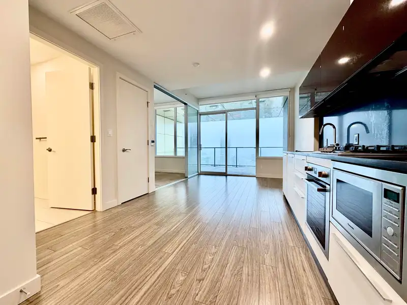2501 6383 MCKAY AVENUE - photo 3 of 8