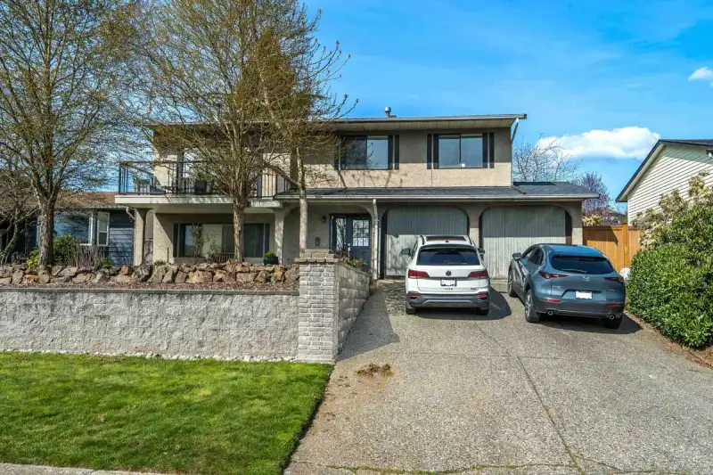 32439 BEAVER DRIVE - photo 1 of 40