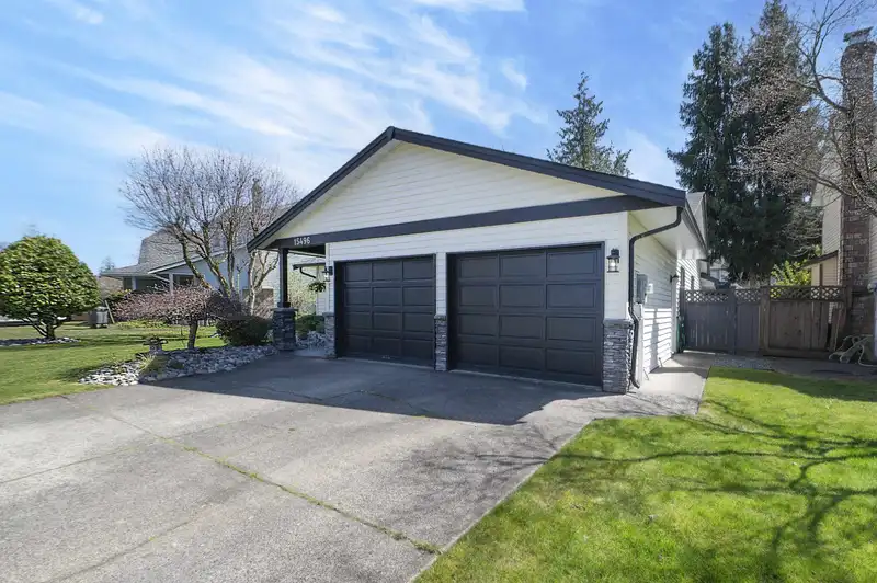 15496 93RD AVENUE - photo 3 of 39