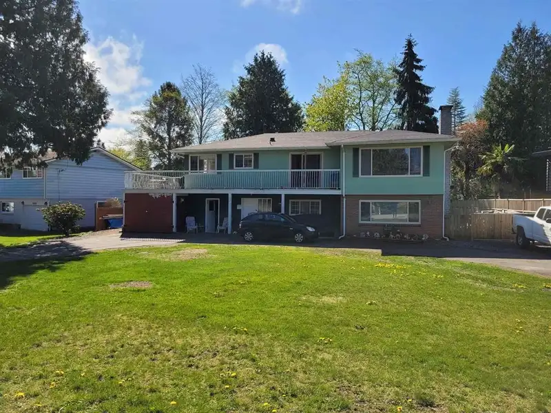 4984 10A AVENUE - photo 2 of 23