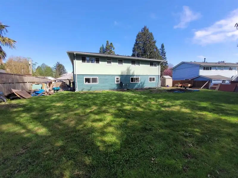 4984 10A AVENUE - photo 3 of 23